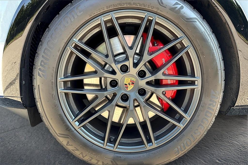new 2025 Porsche Cayenne car