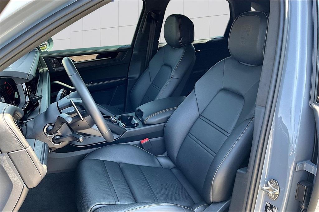 new 2025 Porsche Cayenne car
