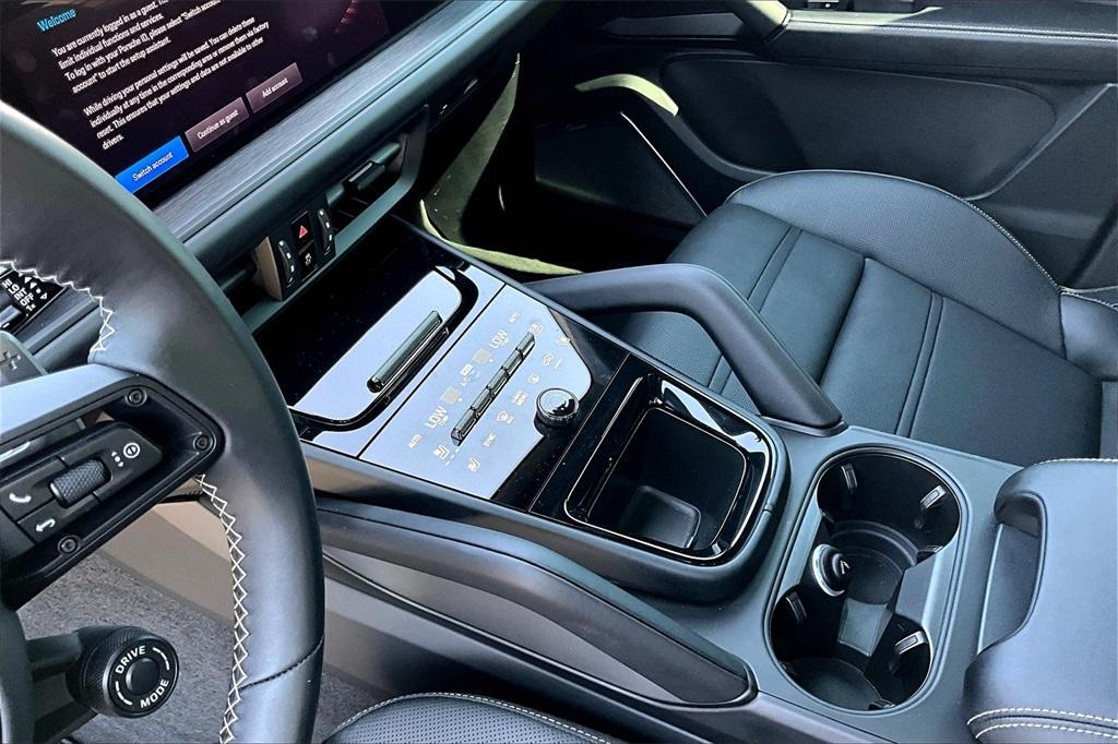 new 2025 Porsche Cayenne car