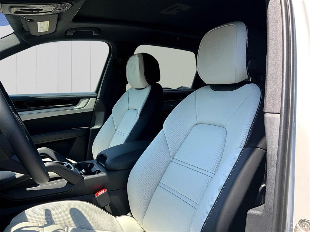 new 2025 Porsche Cayenne car, priced at $146,785