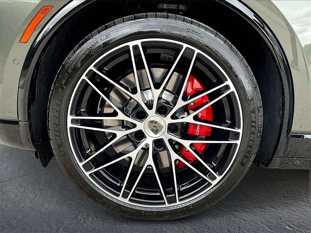 new 2025 Porsche Macan car