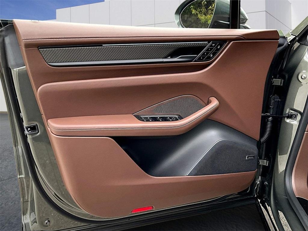 new 2025 Porsche Macan car