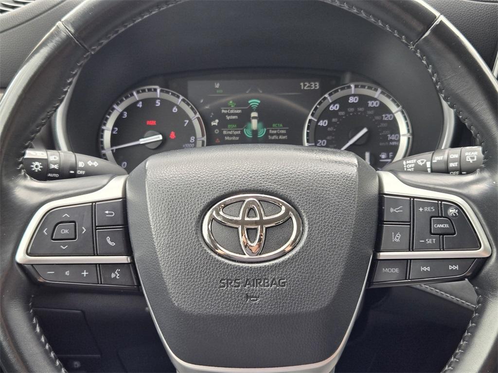 used 2022 Toyota Highlander car, priced at $36,628