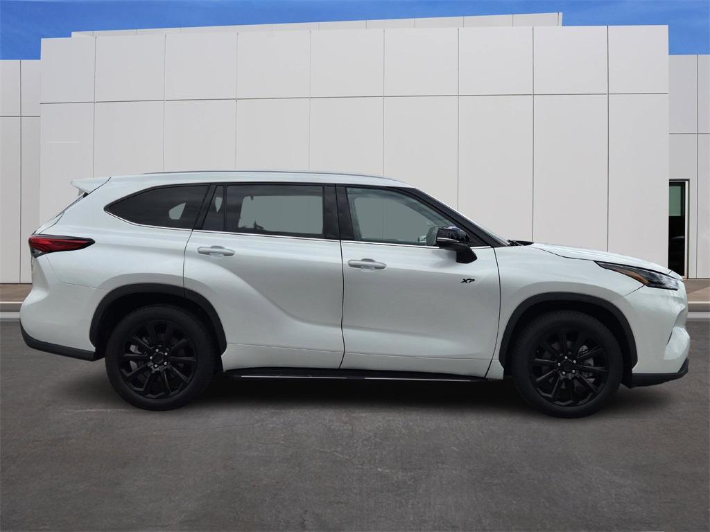 used 2022 Toyota Highlander car, priced at $36,628