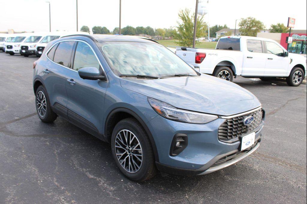 new 2025 Ford Escape PHEV car, priced at $33,942