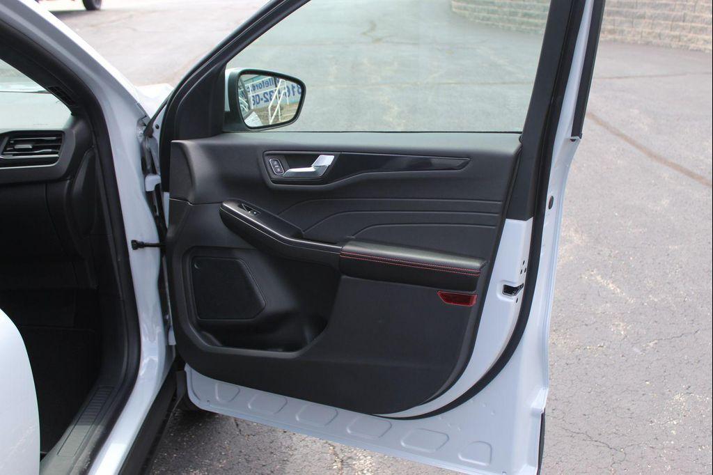 new 2025 Ford Escape car, priced at $30,462