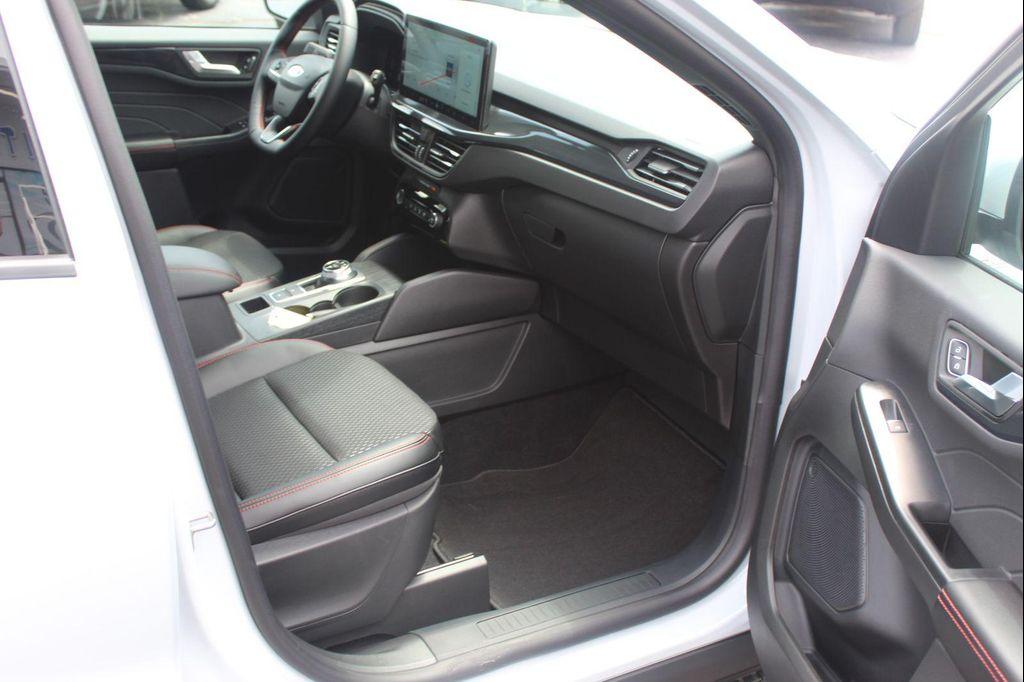 new 2025 Ford Escape car, priced at $30,462