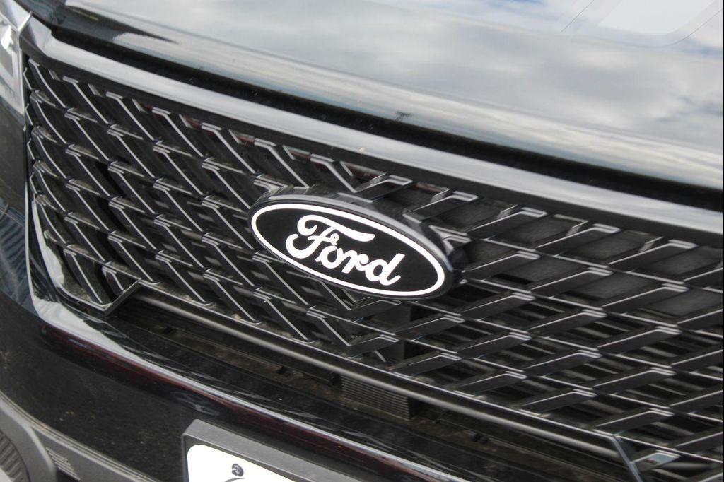 new 2025 Ford Maverick car, priced at $33,692