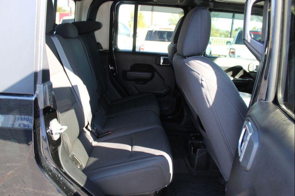 used 2022 Jeep Gladiator car, priced at $33,421