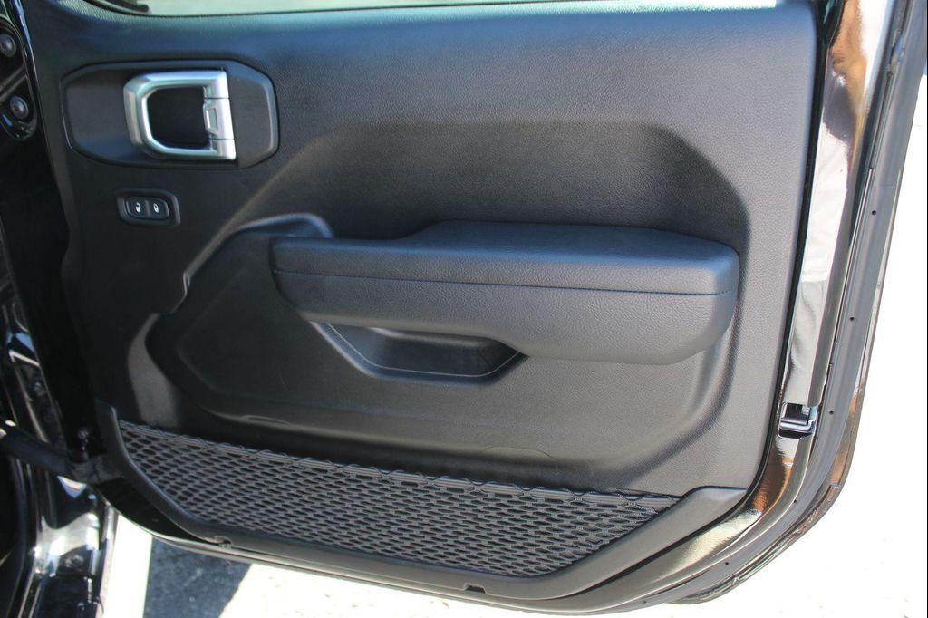 used 2022 Jeep Gladiator car, priced at $33,421