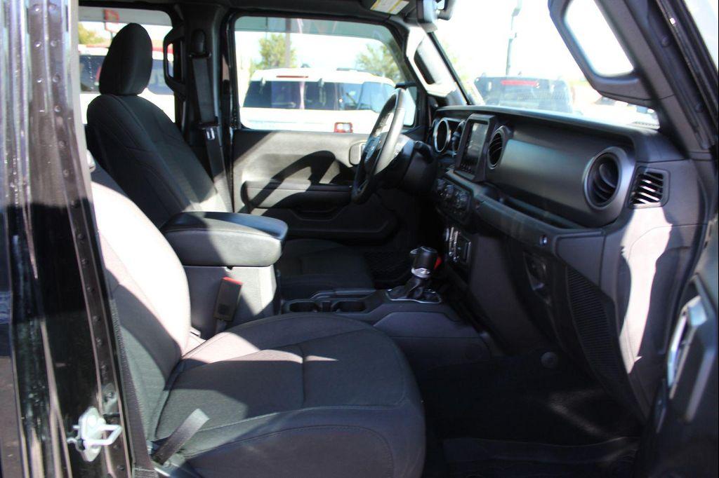 used 2022 Jeep Gladiator car, priced at $33,421