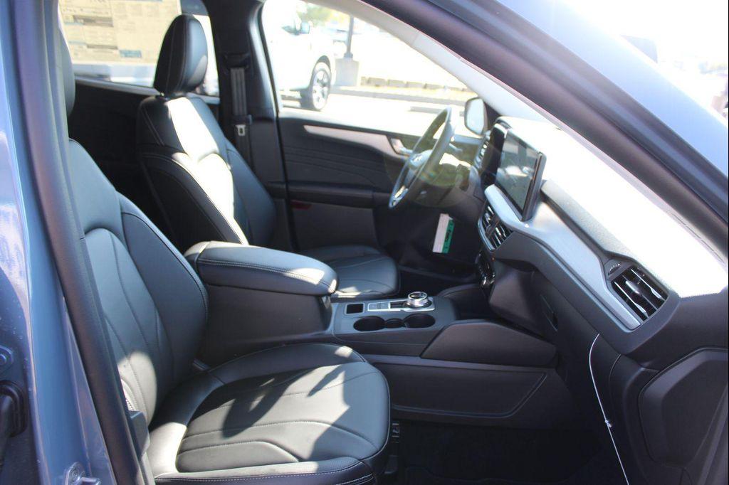 new 2025 Ford Escape car, priced at $31,568