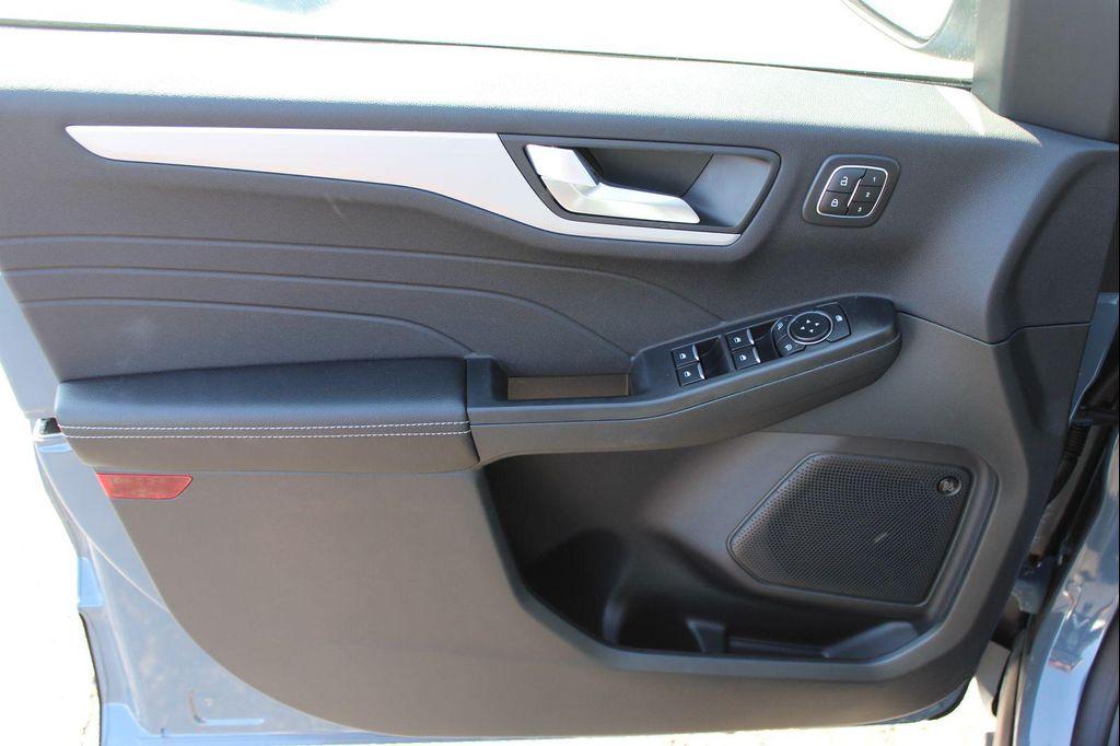 new 2025 Ford Escape car, priced at $31,568