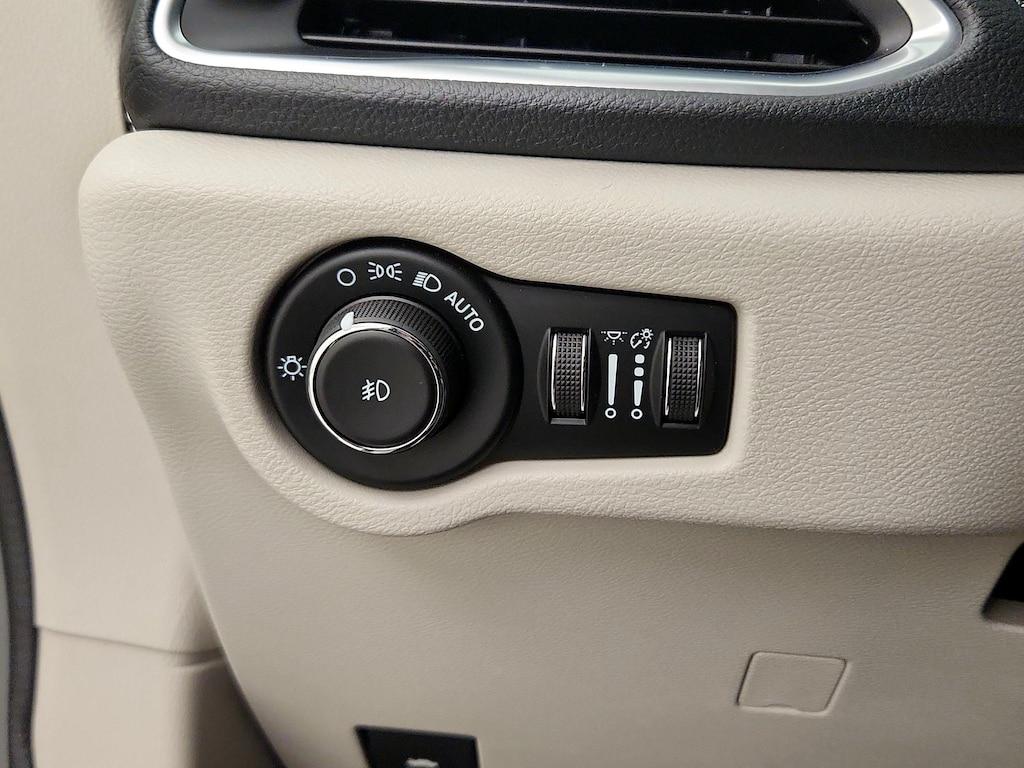 used 2023 Chrysler Pacifica Hybrid car, priced at $36,998