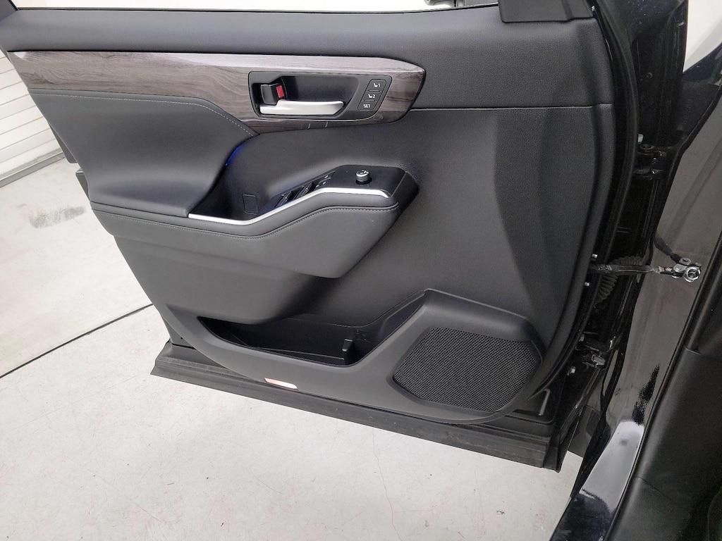 used 2021 Toyota Highlander car, priced at $44,998