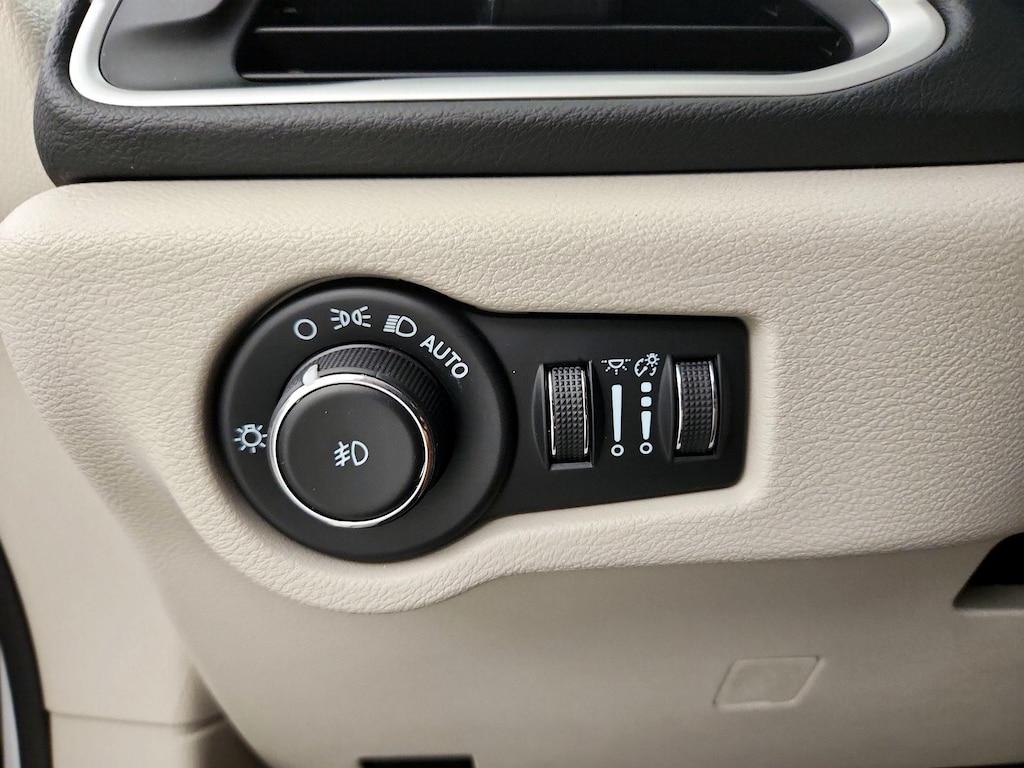 used 2023 Chrysler Pacifica car, priced at $26,998