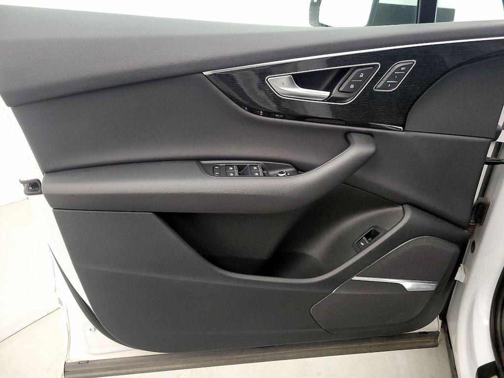 used 2020 Audi Q7 car, priced at $29,998