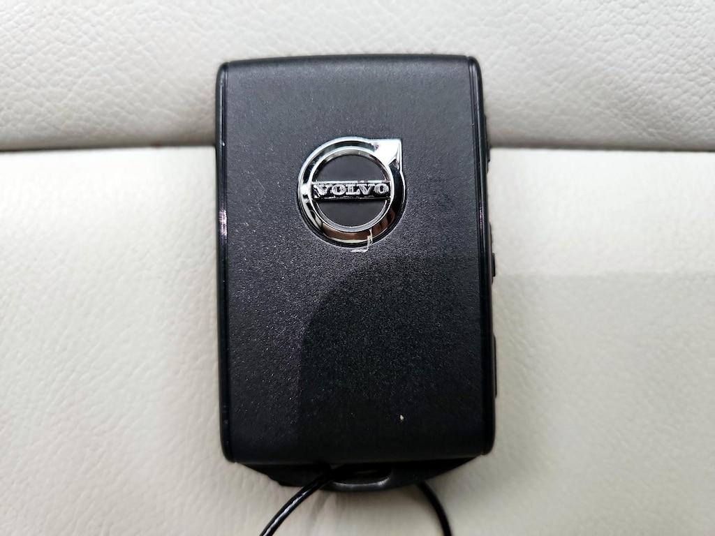 used 2022 Volvo XC40 car, priced at $25,998