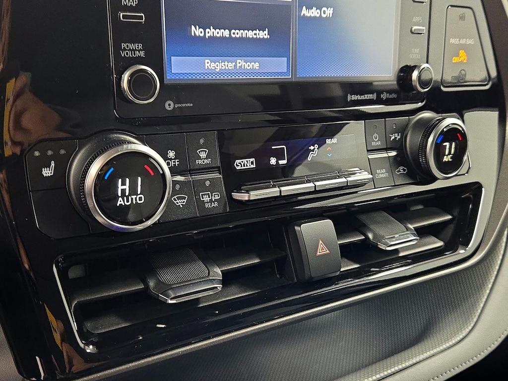 used 2021 Toyota Highlander car, priced at $34,998