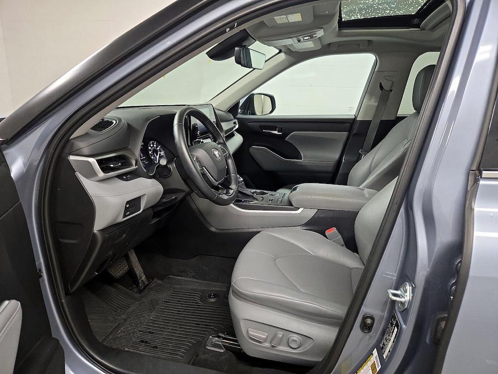used 2021 Toyota Highlander car, priced at $34,998