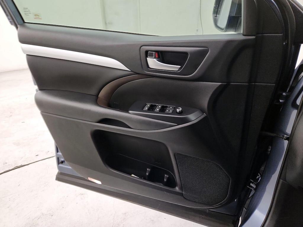 used 2018 Toyota Highlander car, priced at $28,998