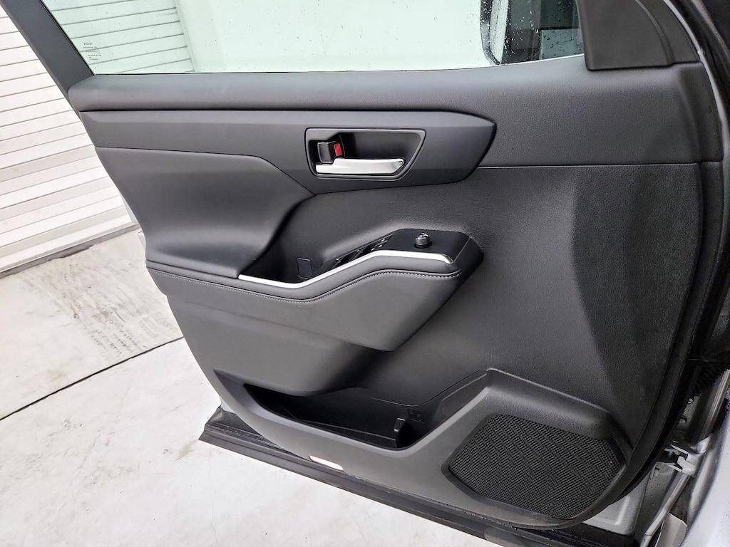 used 2024 Toyota Highlander car, priced at $42,998