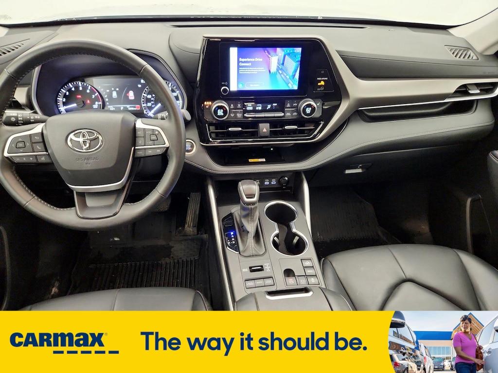 used 2024 Toyota Highlander car, priced at $42,998