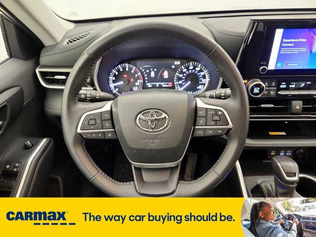 used 2024 Toyota Highlander car, priced at $42,998