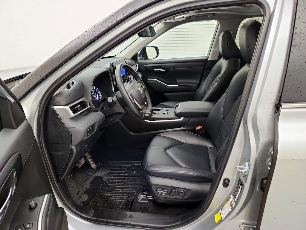 used 2024 Toyota Highlander car, priced at $42,998