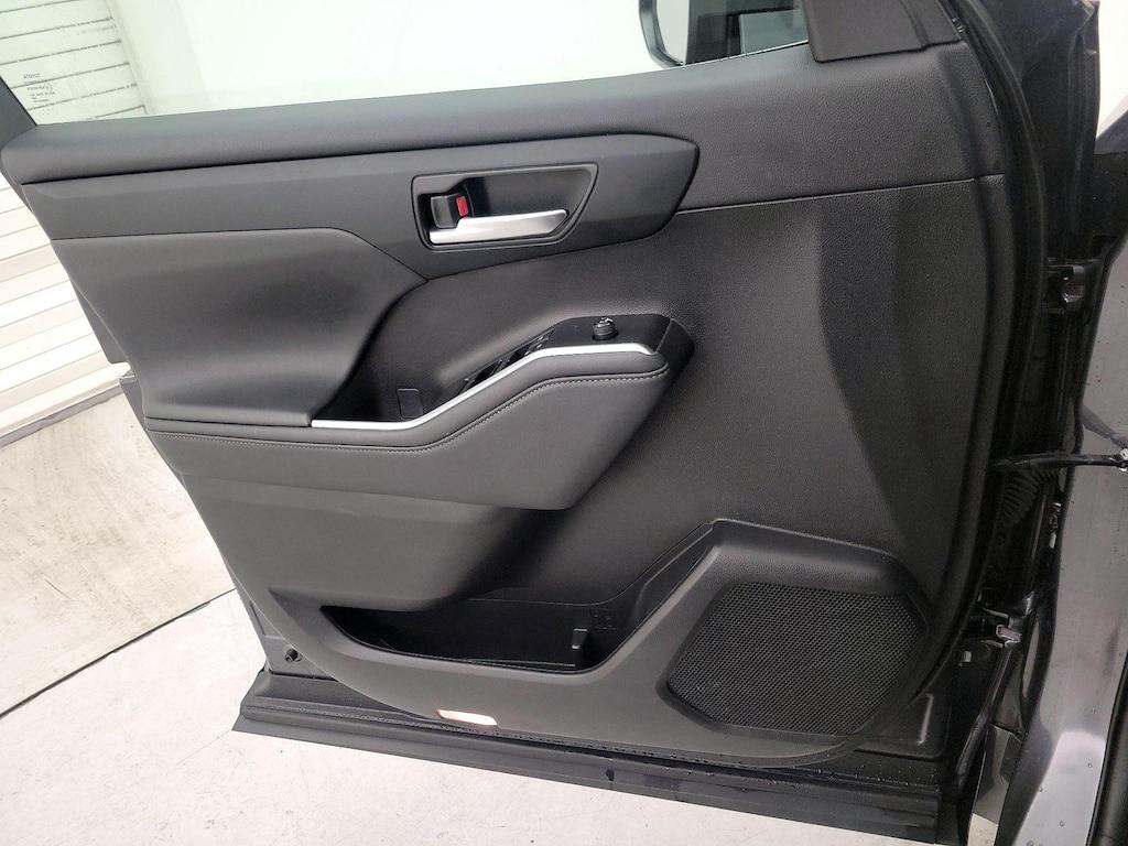 used 2021 Toyota Highlander Hybrid car, priced at $44,998
