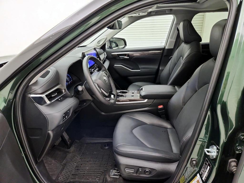 used 2024 Toyota Highlander Hybrid car, priced at $54,998
