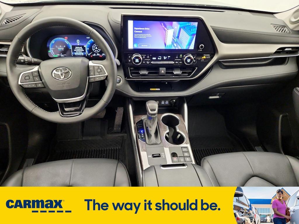 used 2024 Toyota Highlander Hybrid car, priced at $54,998