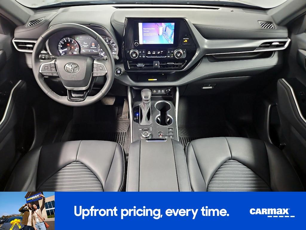 used 2023 Toyota Highlander car, priced at $40,998