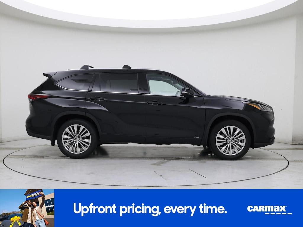 used 2025 Toyota Highlander Hybrid car, priced at $55,998