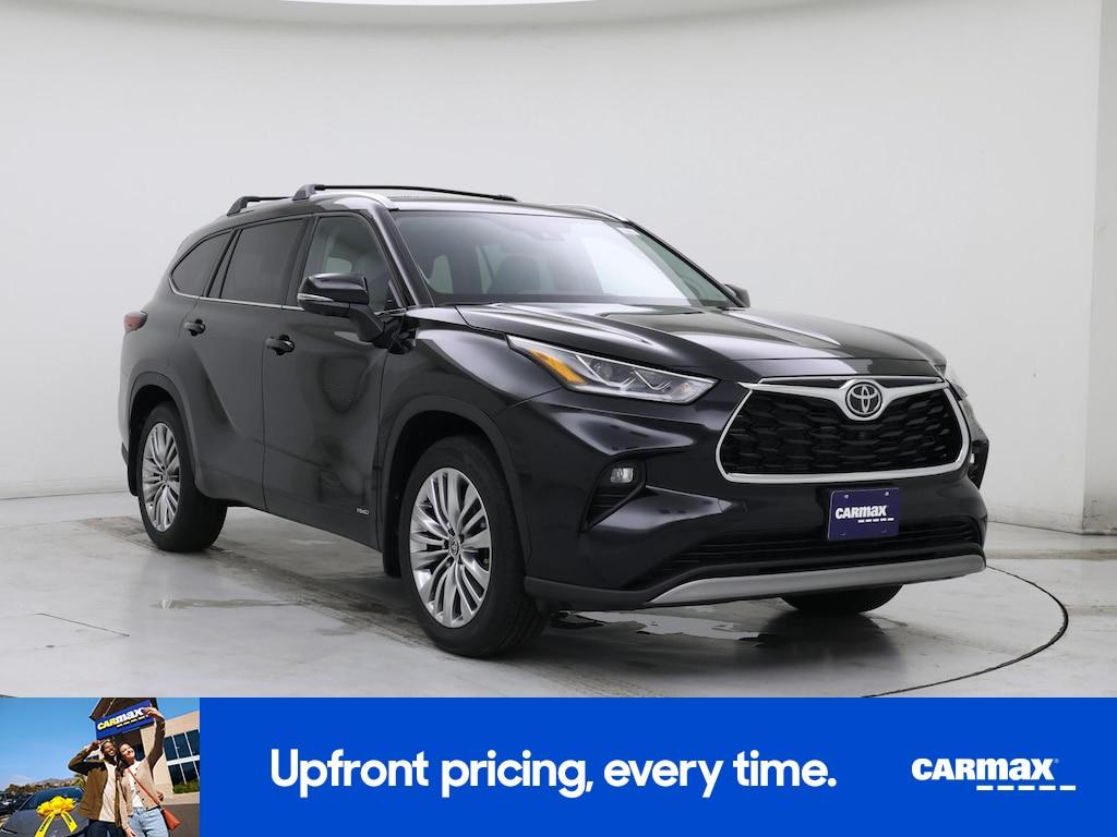 used 2025 Toyota Highlander Hybrid car, priced at $55,998