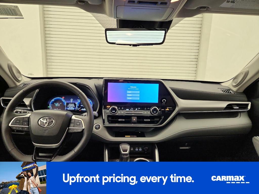 used 2025 Toyota Highlander Hybrid car, priced at $55,998