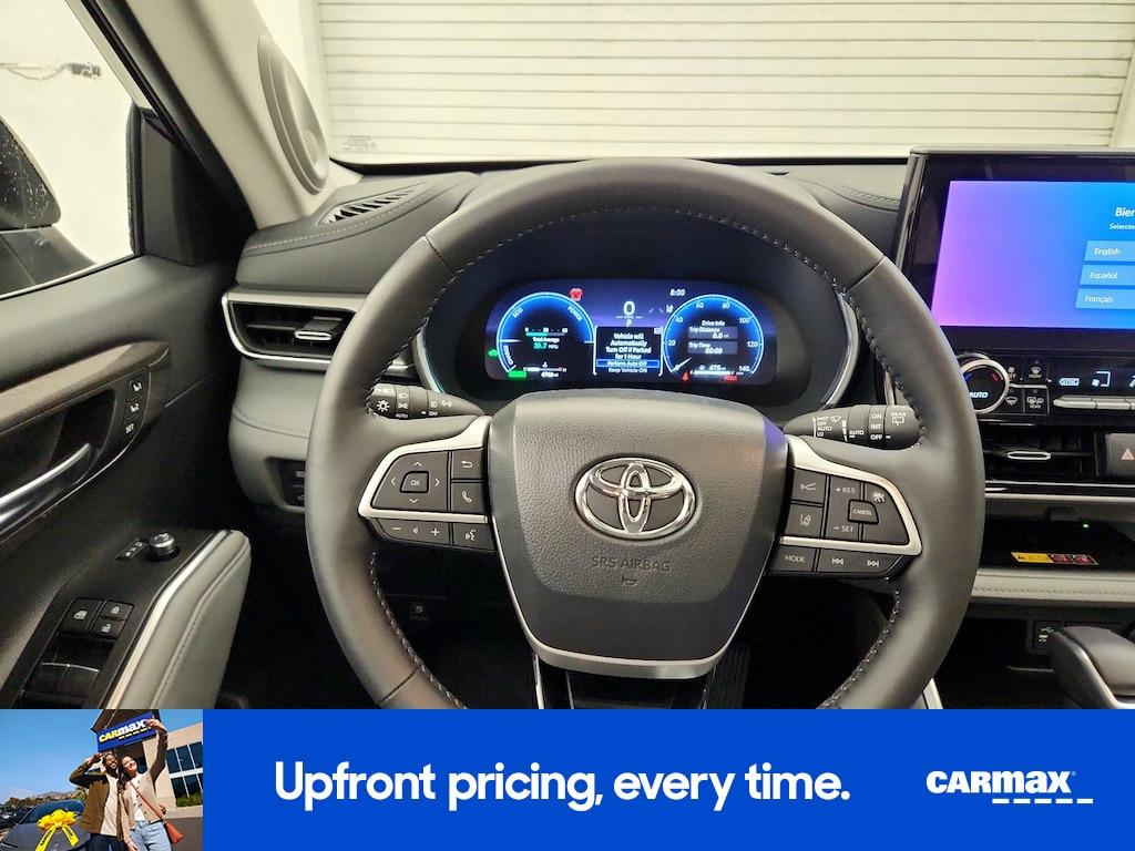 used 2025 Toyota Highlander Hybrid car, priced at $55,998