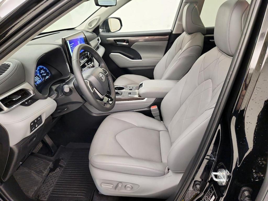 used 2025 Toyota Highlander Hybrid car, priced at $55,998