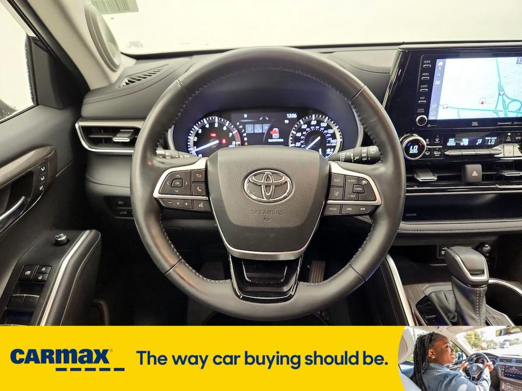 used 2022 Toyota Highlander car, priced at $41,998