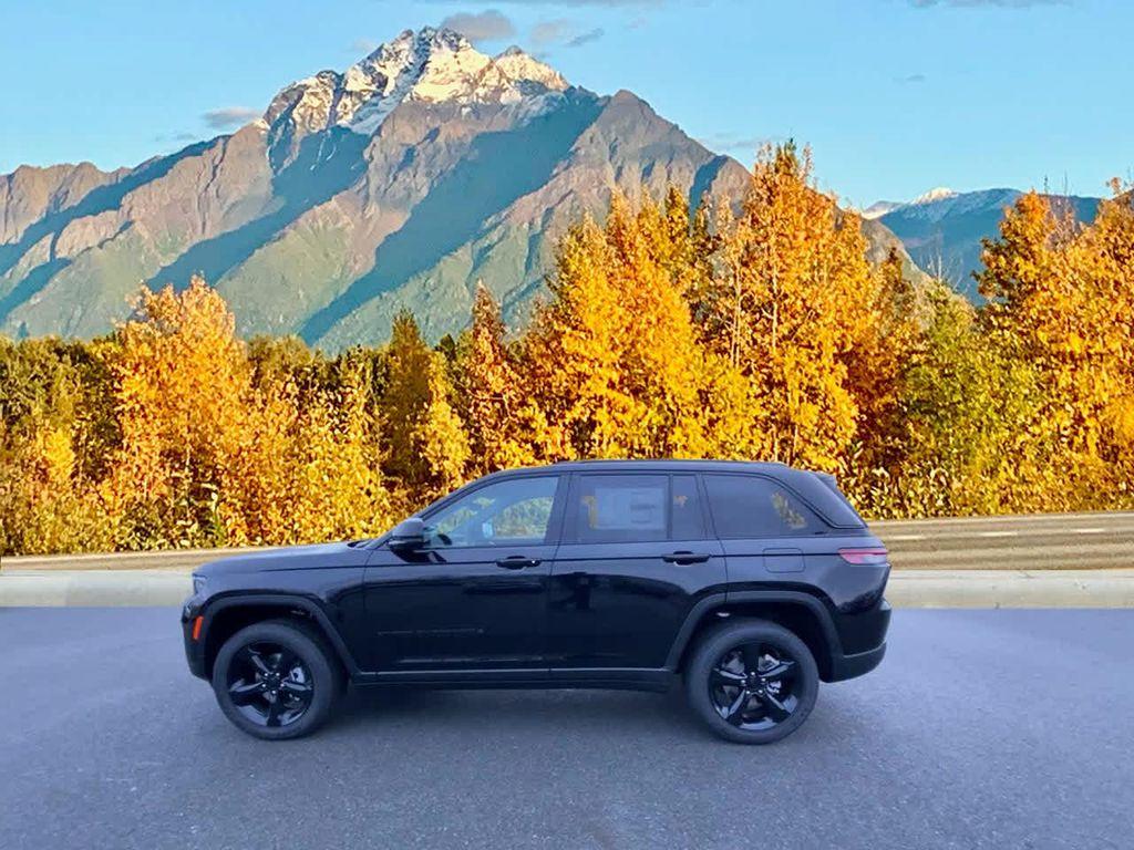 new 2025 Jeep Grand Cherokee car, priced at $43,717