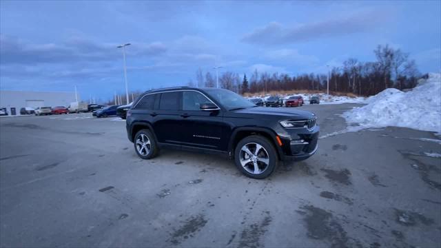 new 2024 Jeep Grand Cherokee car, priced at $45,734