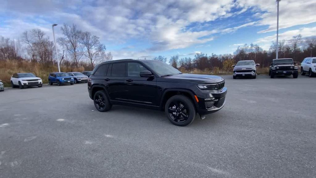 new 2025 Jeep Grand Cherokee car, priced at $52,343