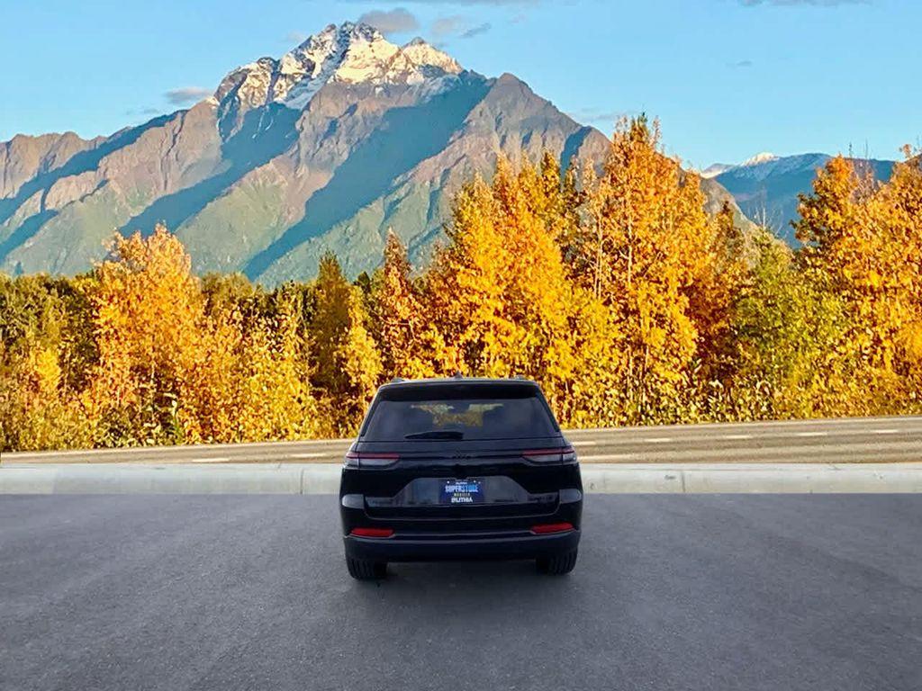 new 2025 Jeep Grand Cherokee car, priced at $52,343