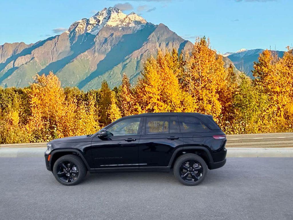 new 2025 Jeep Grand Cherokee car, priced at $52,343
