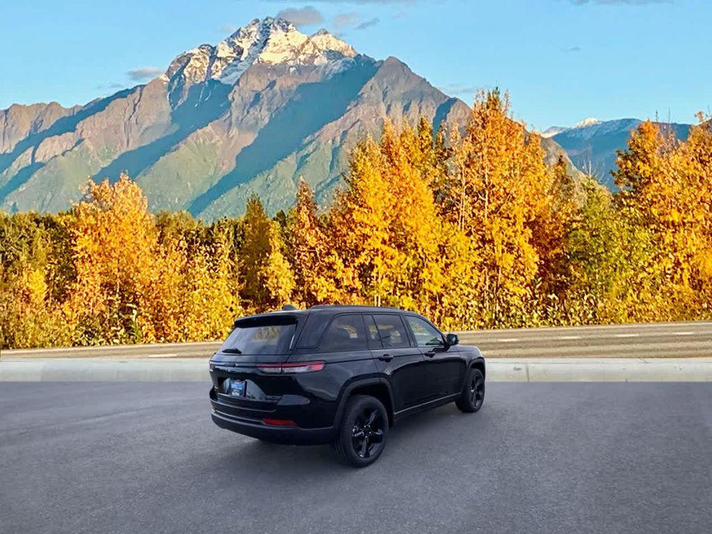 new 2025 Jeep Grand Cherokee car, priced at $52,343
