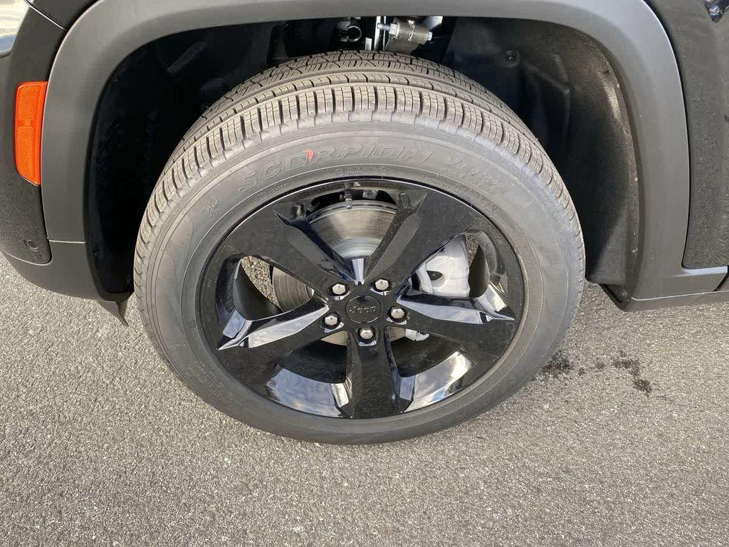 new 2025 Jeep Grand Cherokee car, priced at $52,343