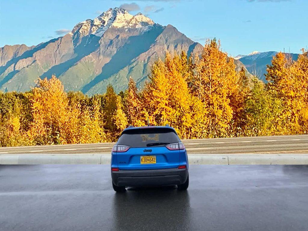 used 2023 Jeep Cherokee car, priced at $23,490