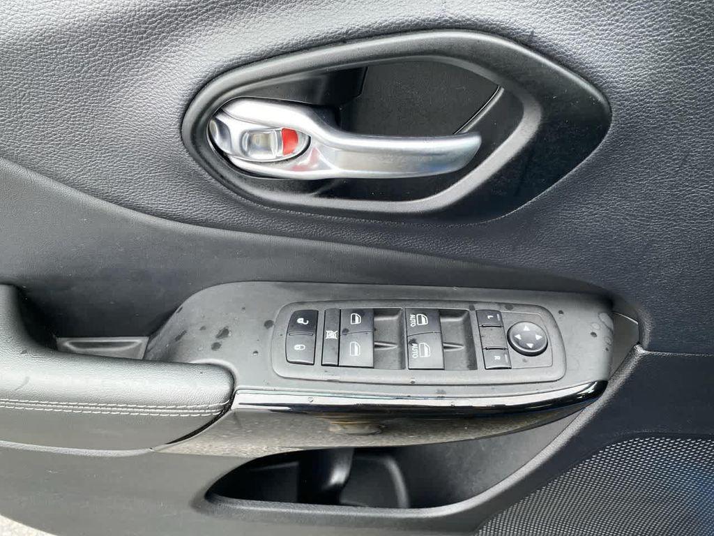 used 2023 Jeep Cherokee car, priced at $23,490