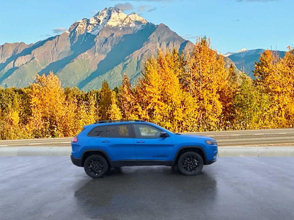 used 2023 Jeep Cherokee car, priced at $23,490