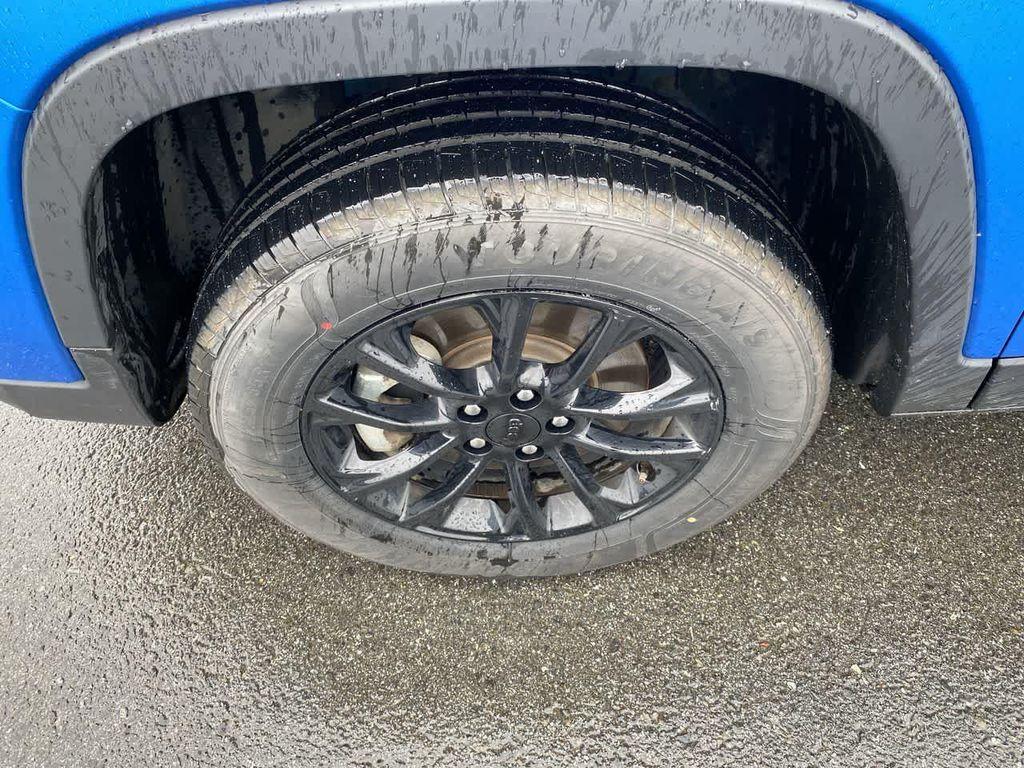 used 2023 Jeep Cherokee car, priced at $23,490